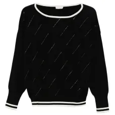 Полосатый свитер с вырезом-лодочкой