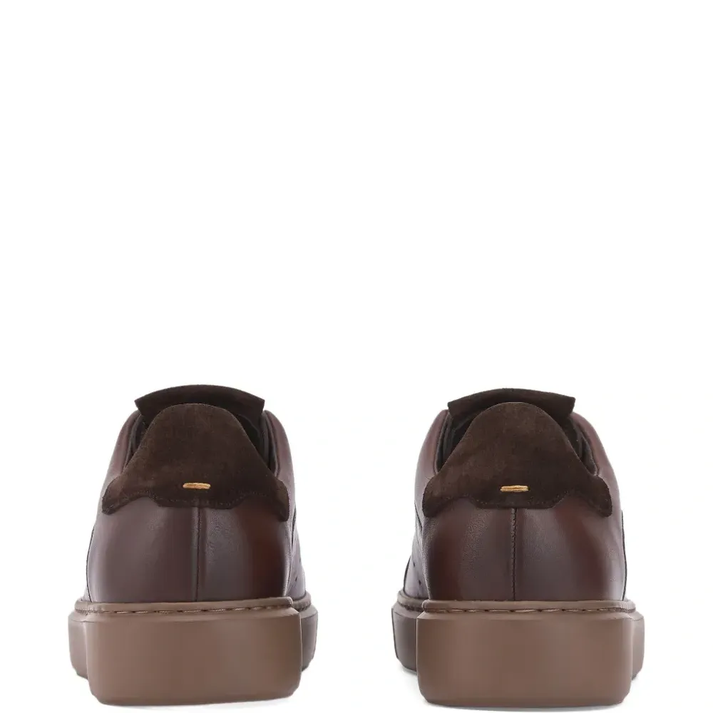 Кроссовки с перфорацией