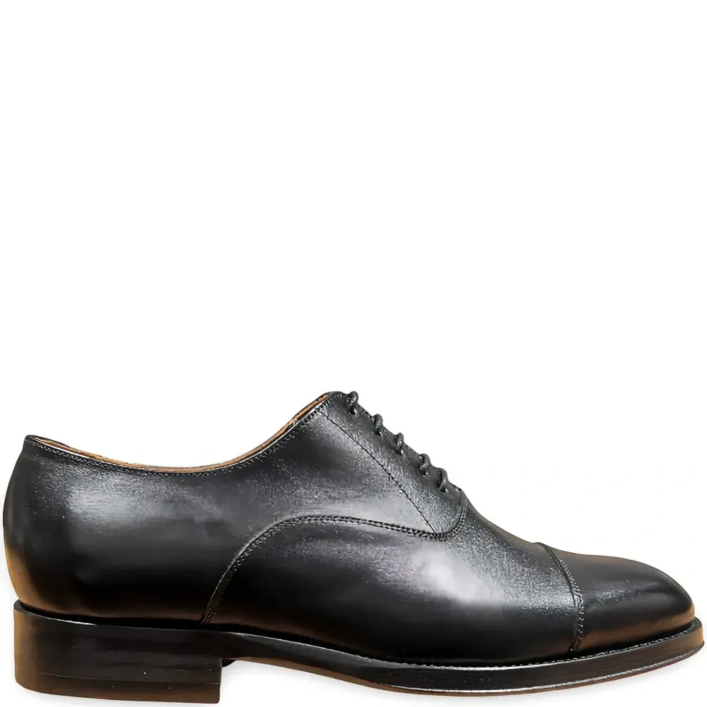 Оксфорды с закрытой шнуровкой и мысом Оксфорды с закрытой шнуровкой и мысом