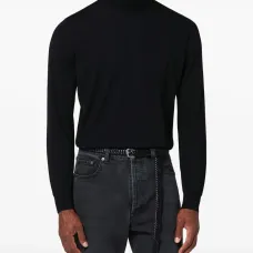 Свитер с высоким воротником