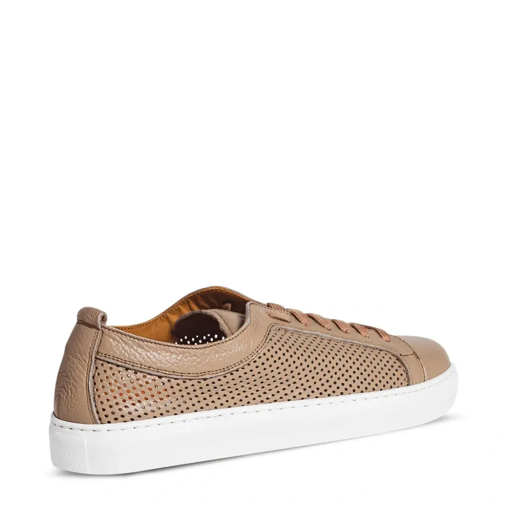 Кроссовки с перфорацией