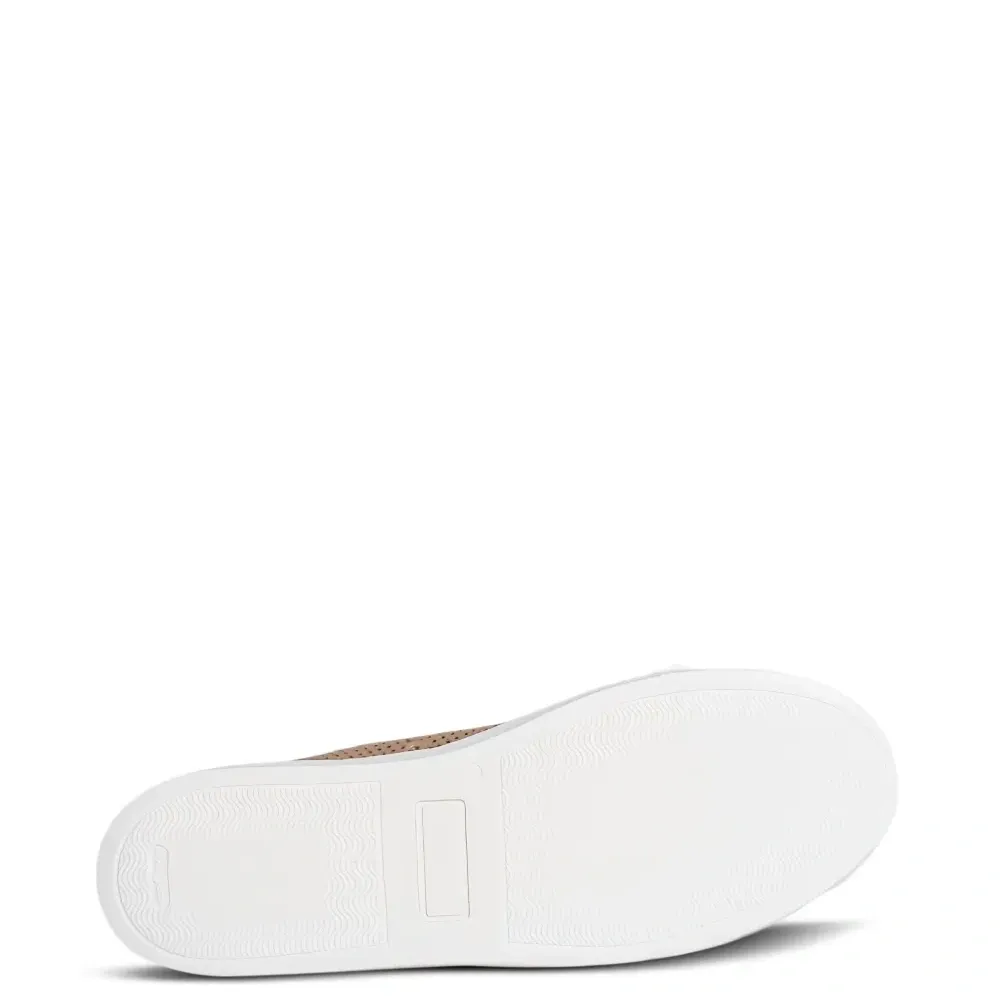 Кроссовки с перфорацией