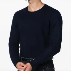 Свитер с круглым вырезом