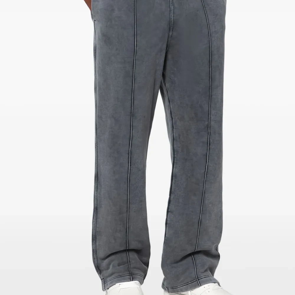 Спортивные брюки с лампасами