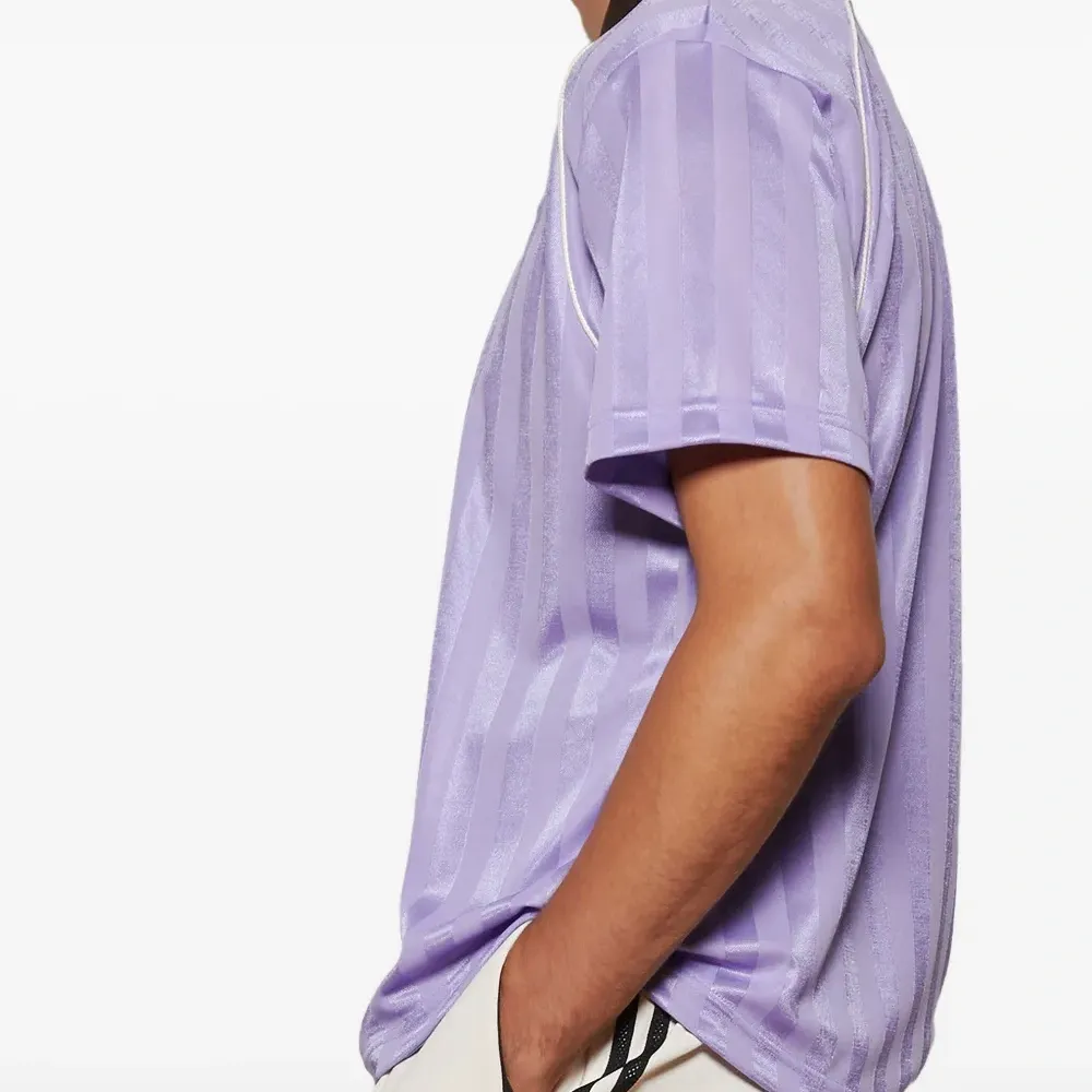 Футболка из коллаборации с Wales Bonner