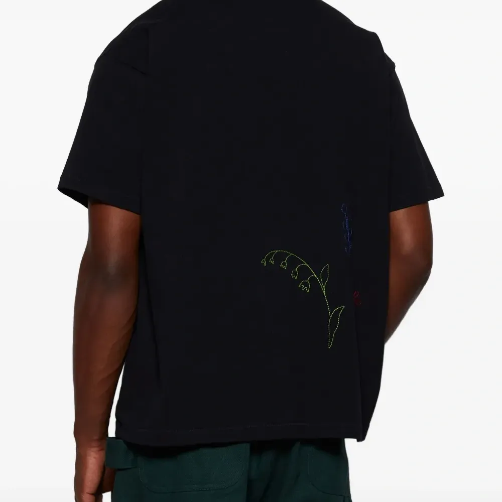 Футболка с вышивкой