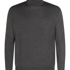 Шерстяной свитер с высоким воротником