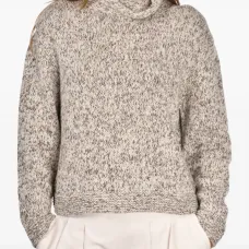 Свитер с высоким воротником