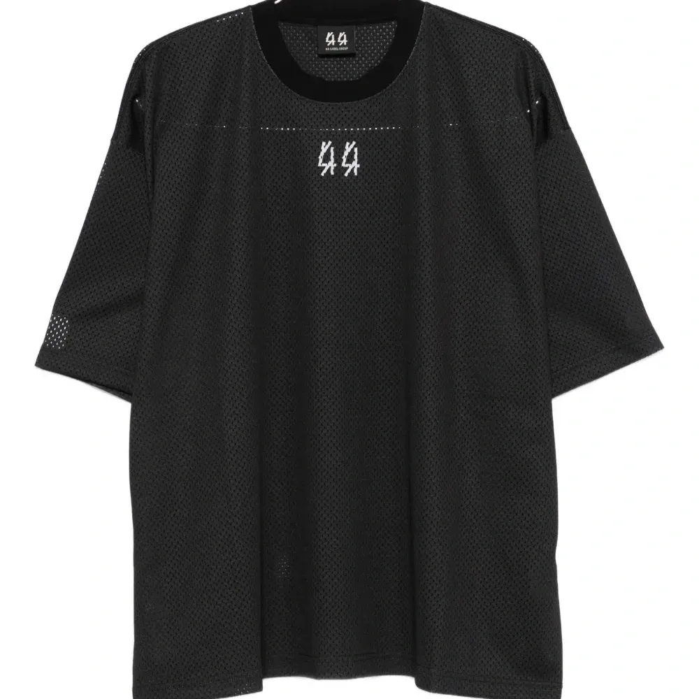 Футболка с вышитым логотипом