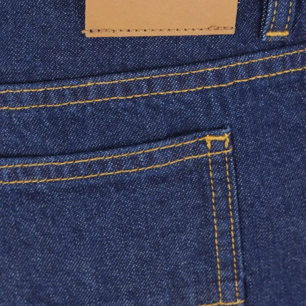 Джинсы с пятью карманами Джинсы с пятью карманами