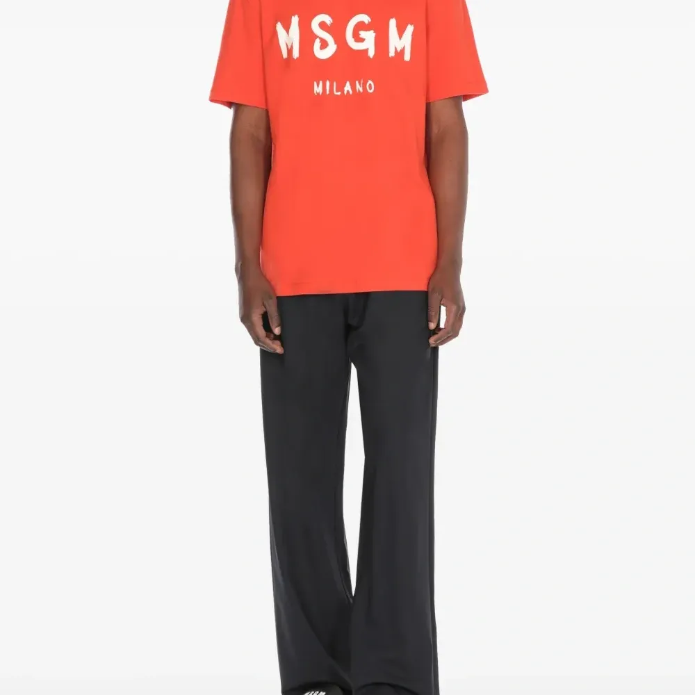 Футболка с логотипом