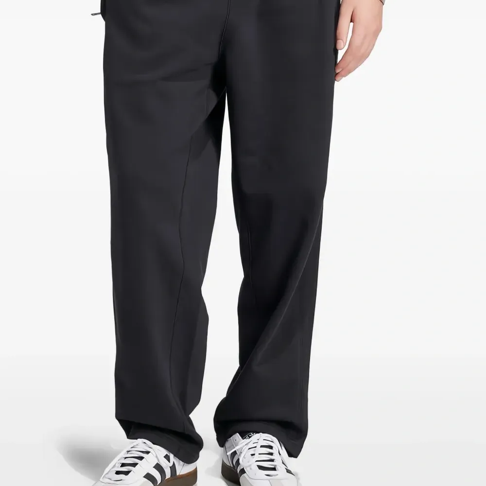 Брюки с лампасами и вышитым логотипом