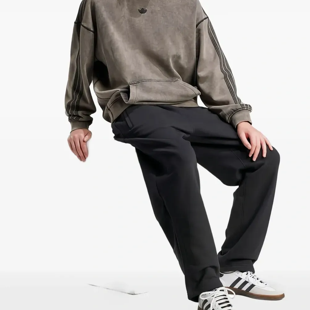 Брюки с лампасами и вышитым логотипом