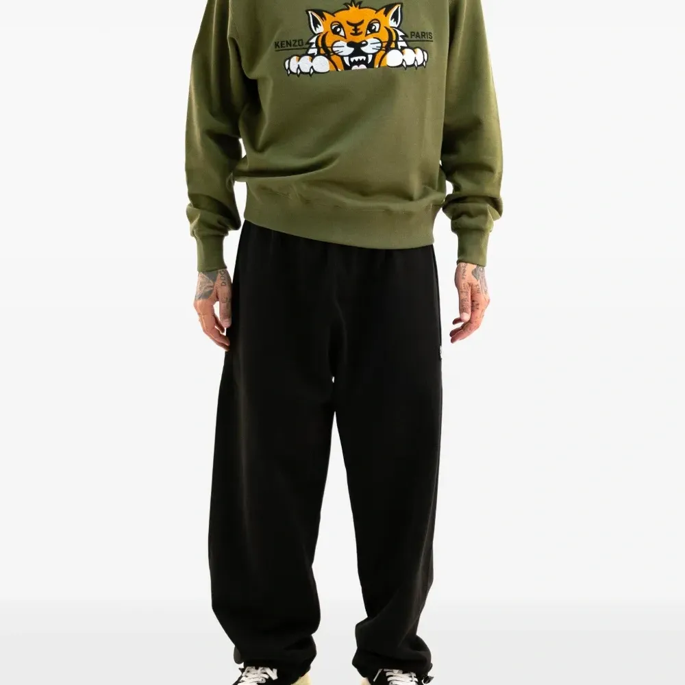 Толстовка с круглым вырезом и вышивкой Толстовка с круглым вырезом и вышивкой