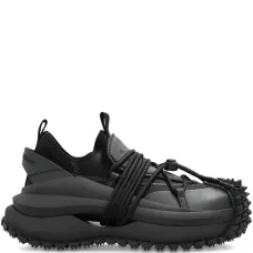 Кроссовки с заклепками