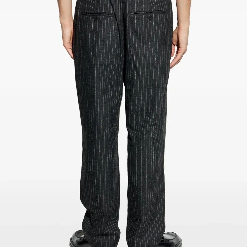 Брюки в тонкую полоску