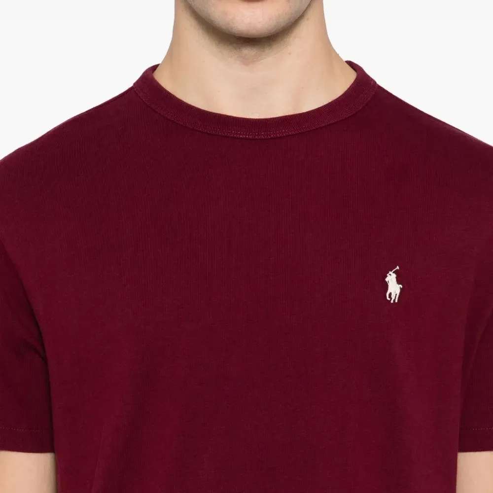 Футболка с вышитым логотипом