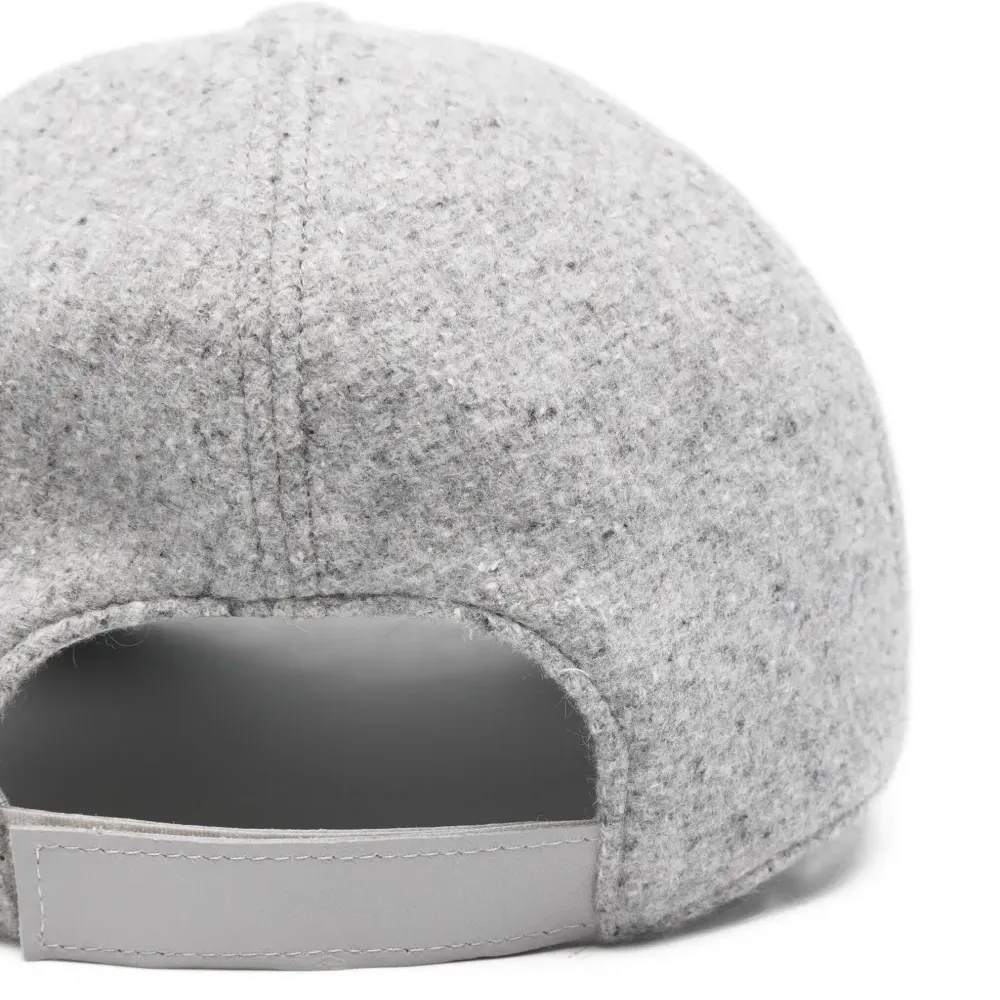 Бейсболка с кожаным ремешком