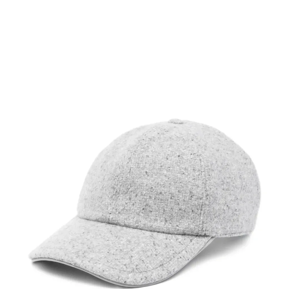 Бейсболка с кожаным ремешком