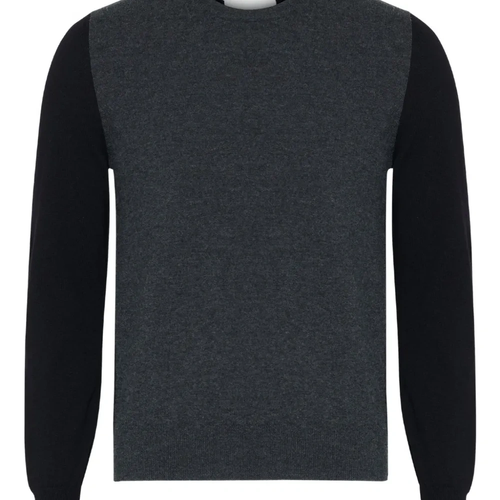 Шерстяной свитер с контрастными вставками