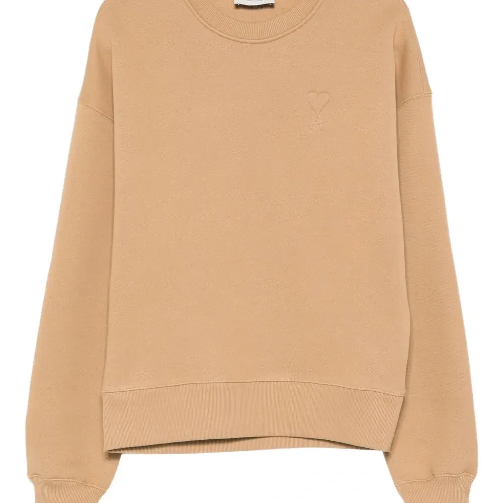 Толстовка с вышивкой