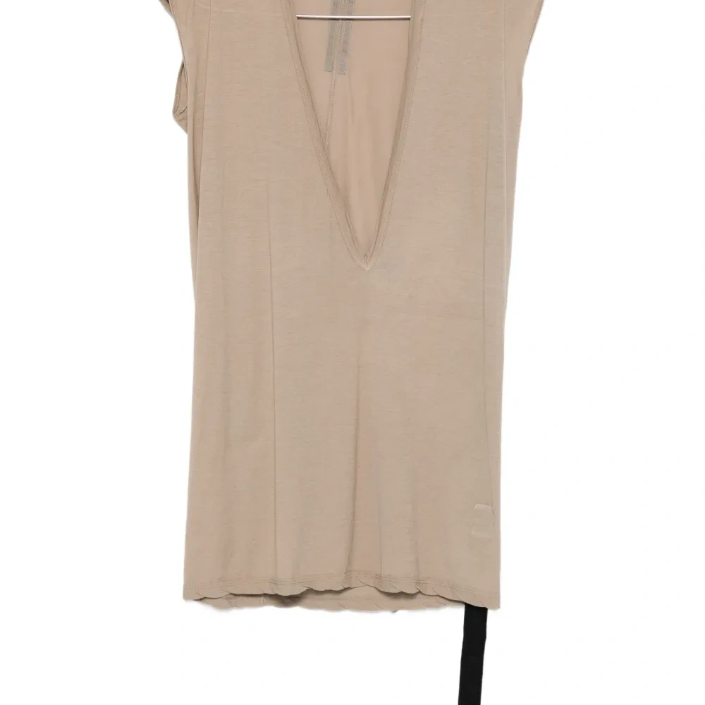 Футболка Dylan с глубоким вырезом Футболка Dylan с глубоким вырезом