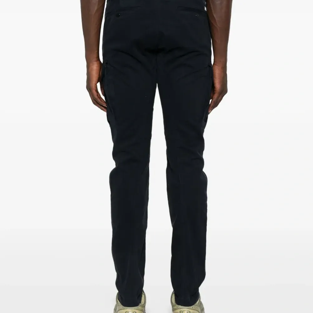 Брюки карго с карманами Брюки карго с карманами