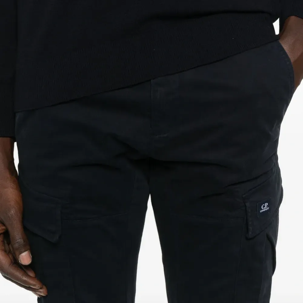 Брюки карго с карманами Брюки карго с карманами