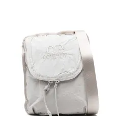 Сумка-мессенджер с вышитым логотипом Сумка-мессенджер с вышитым логотипом