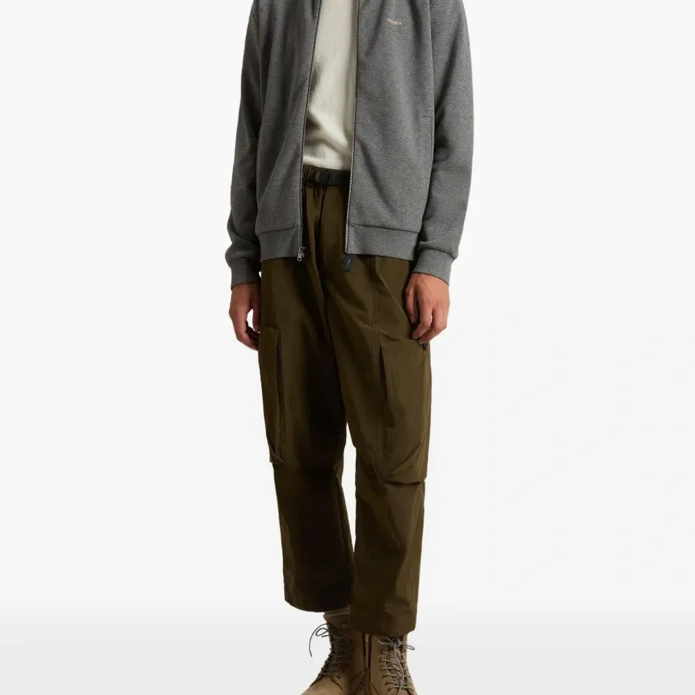 Спортивный топ с логотипом