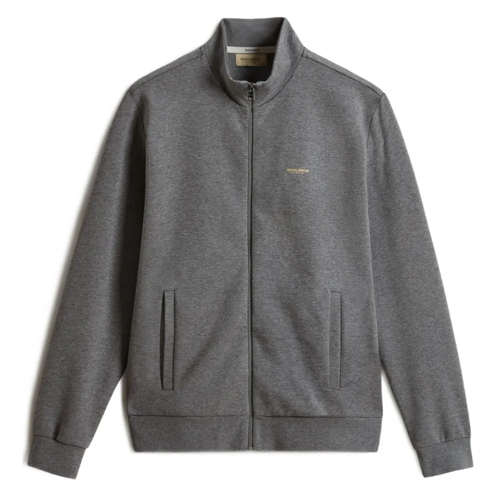 Спортивный топ с логотипом