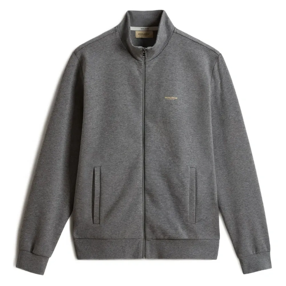 Спортивный топ с логотипом