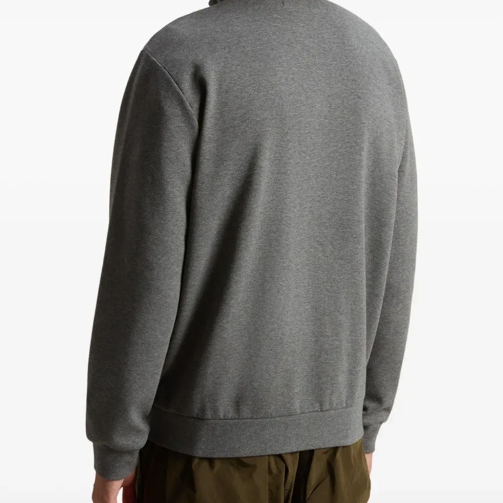 Спортивный топ с логотипом