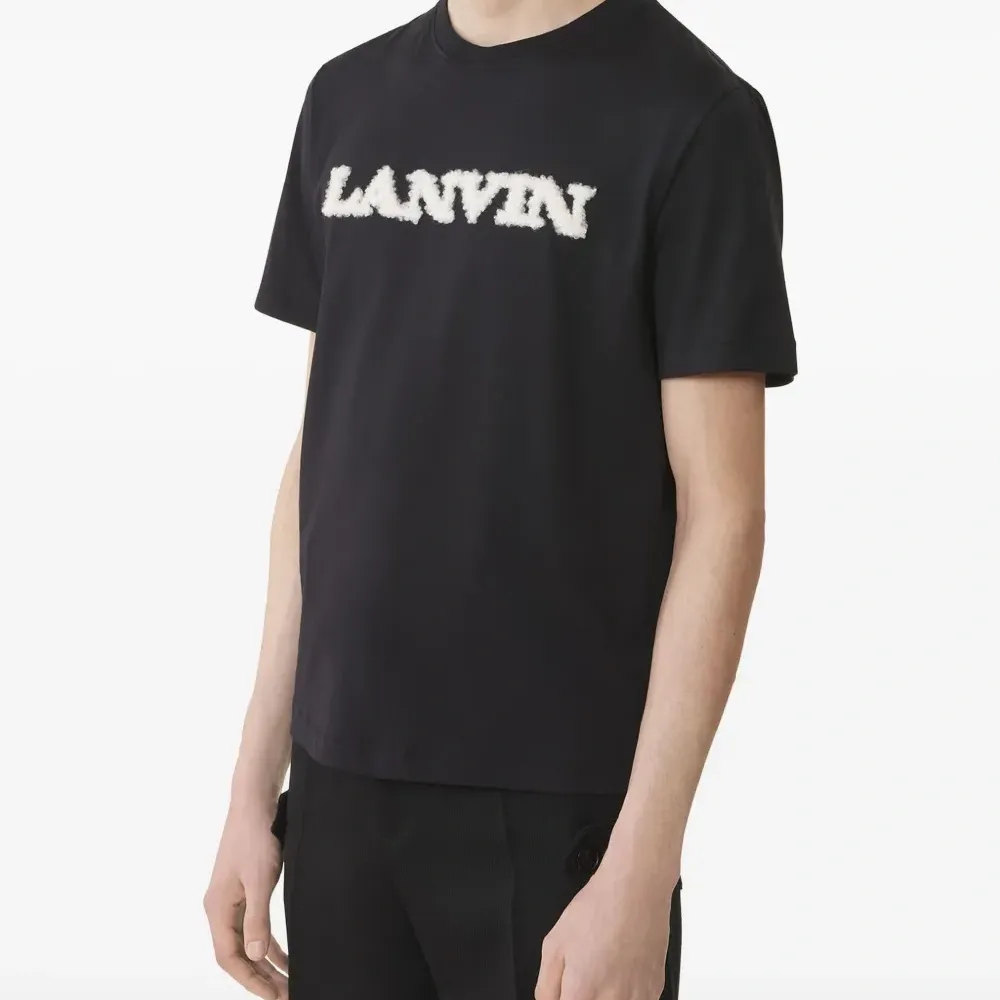 Футболка с логотипом