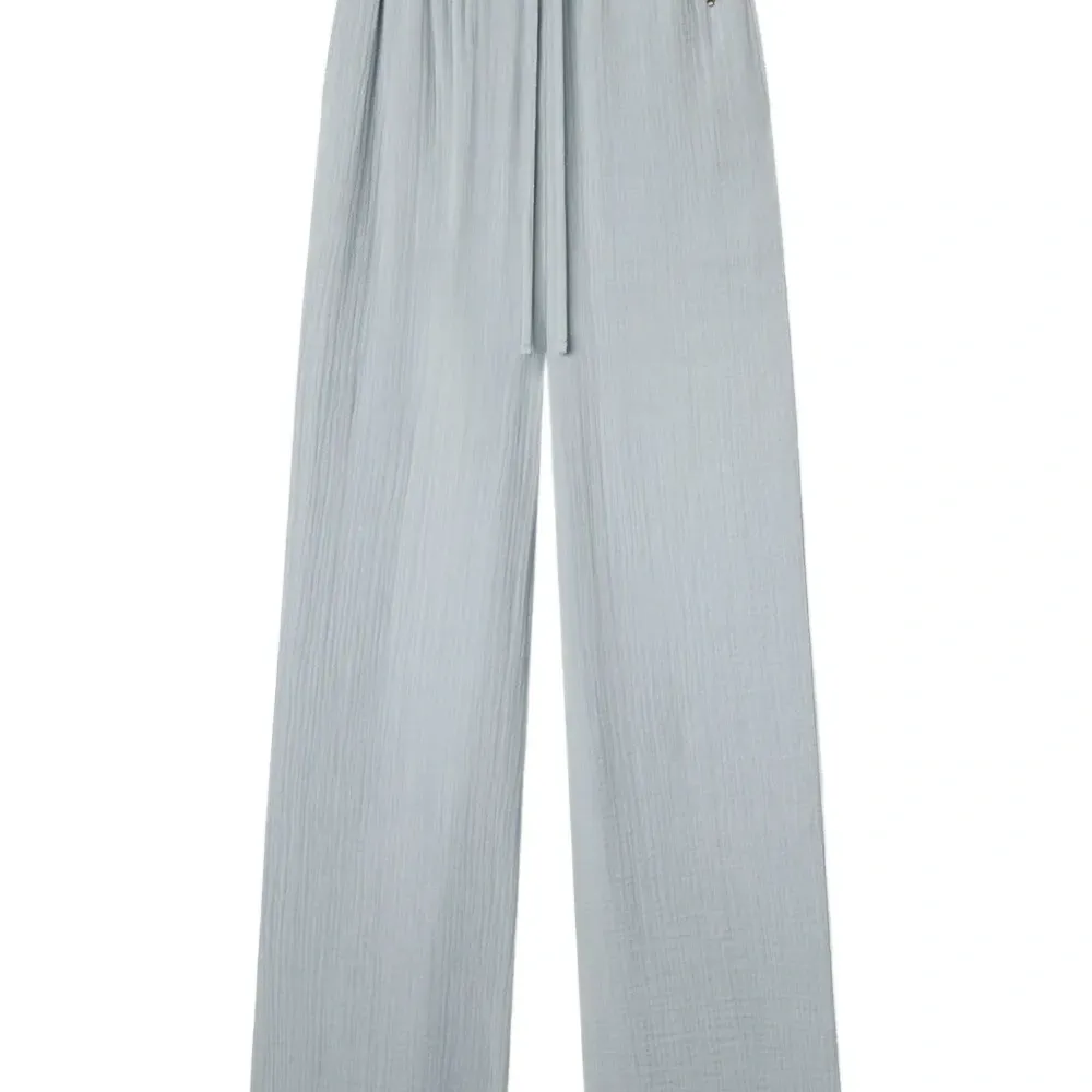 Брюки широкого кроя на завязке