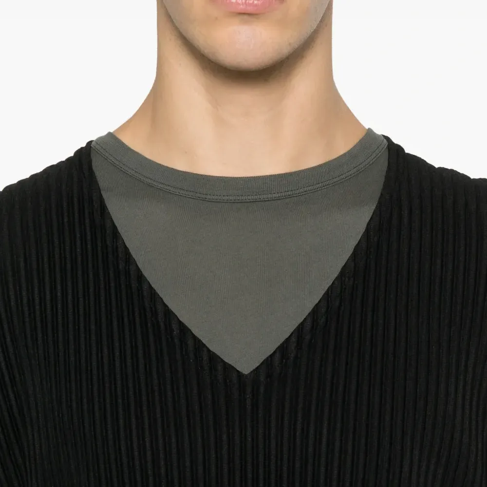 Топ с V-образным вырезом Топ с V-образным вырезом