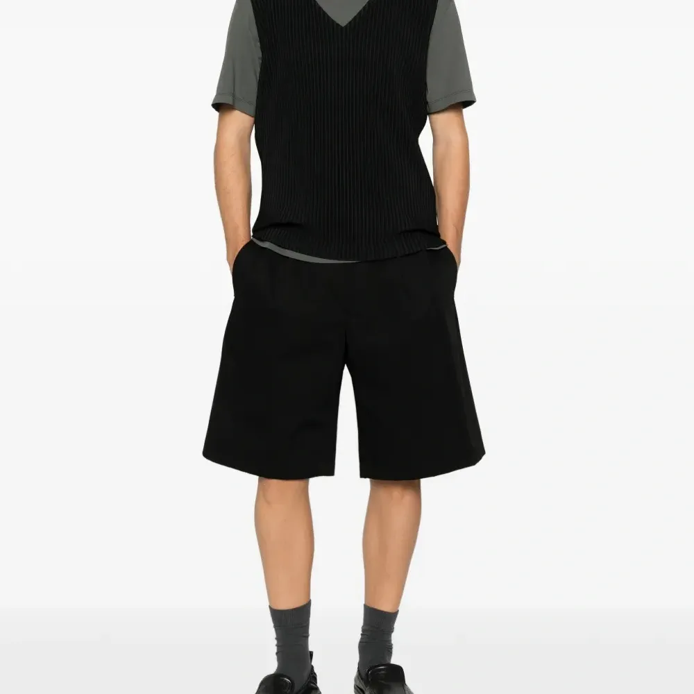 Топ с V-образным вырезом Топ с V-образным вырезом