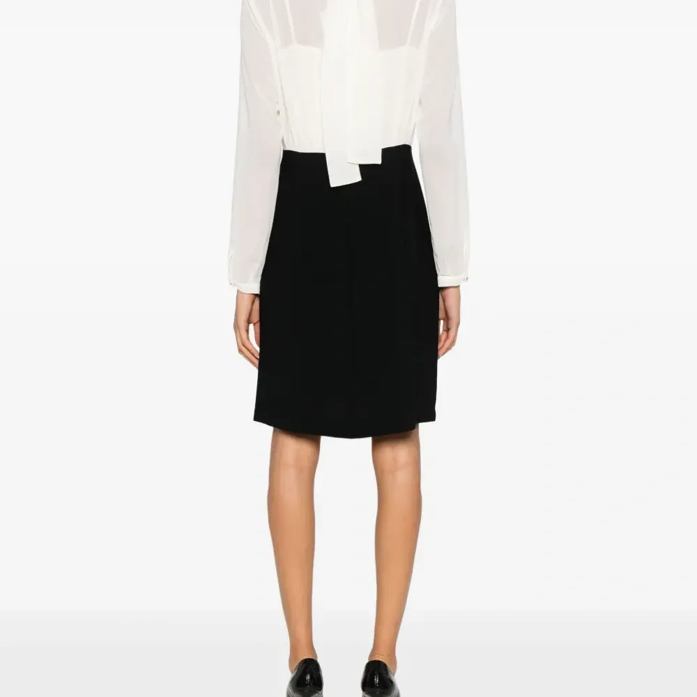 Платье Dimma в стиле колор-блок с высоким воротником