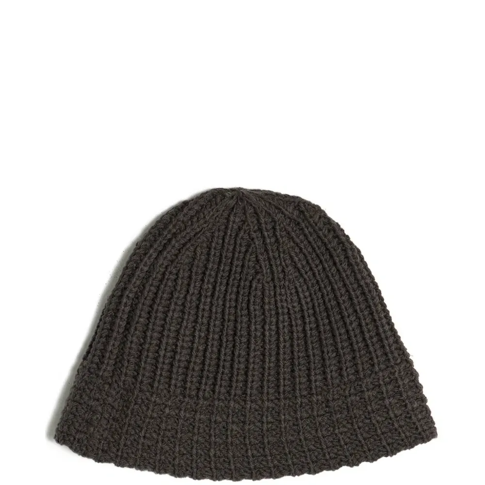 Шерстяная шапка бини в рубчик