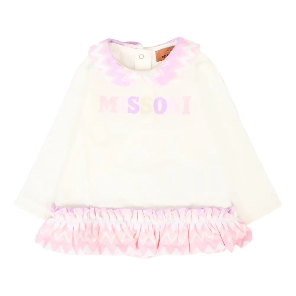 Футболка с оборками и узором шеврон