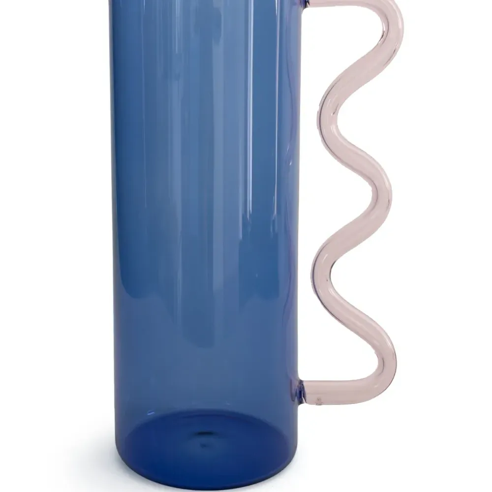 Стеклянный кувшин