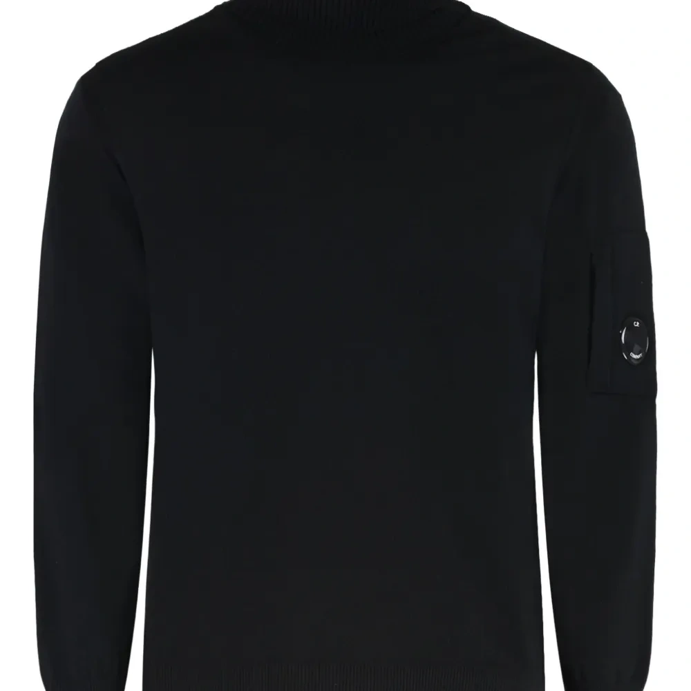 Свитер с высоким воротником