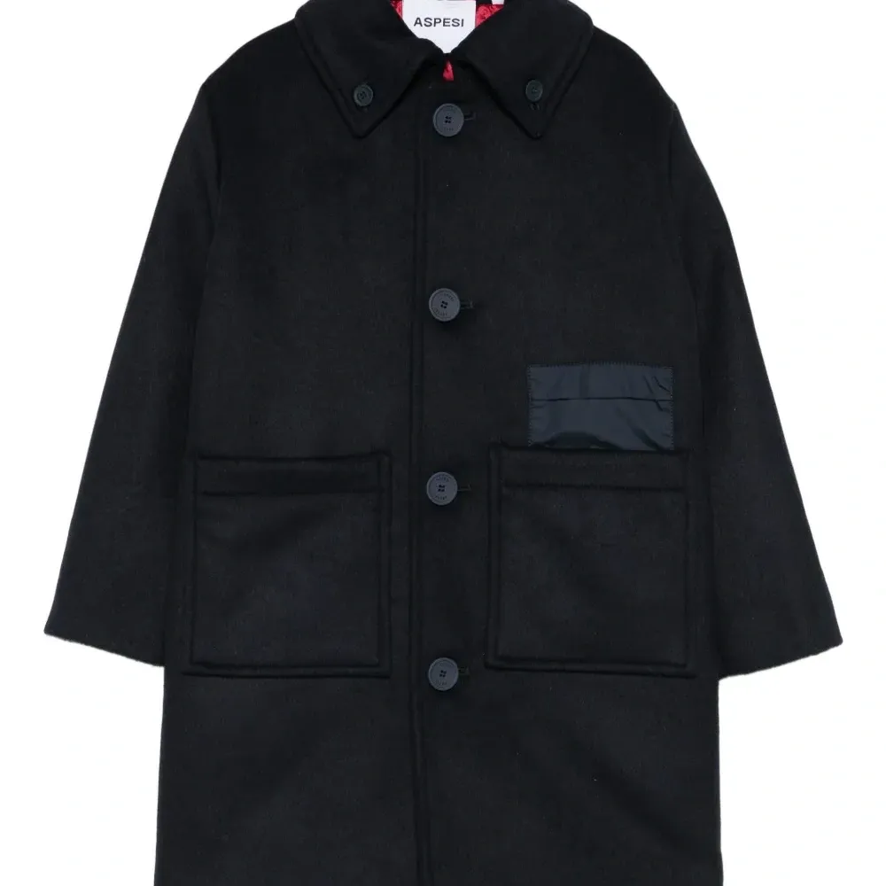 Пальто с накладными карманами