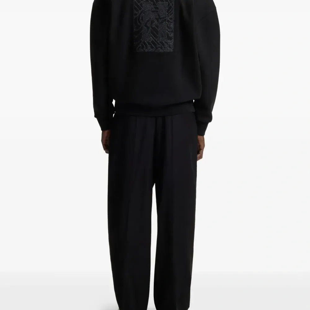 Толстовка с вышитым логотипом