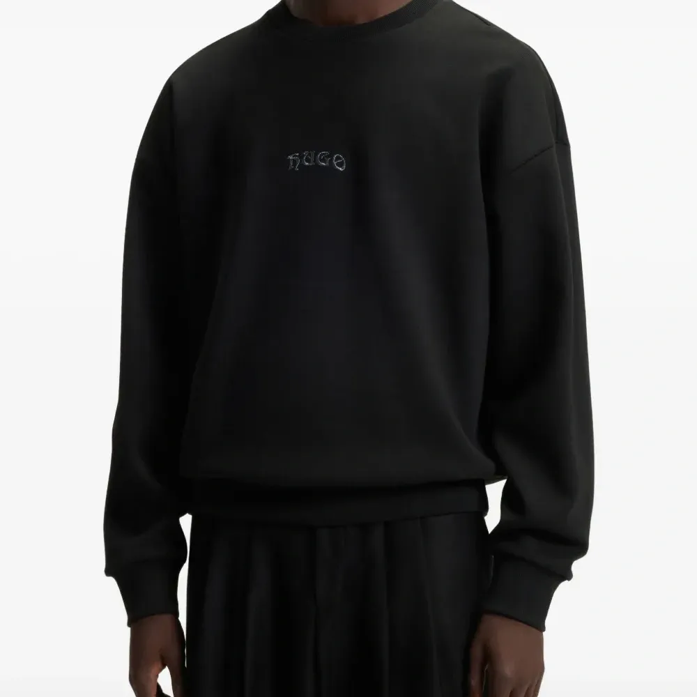 Толстовка с вышитым логотипом