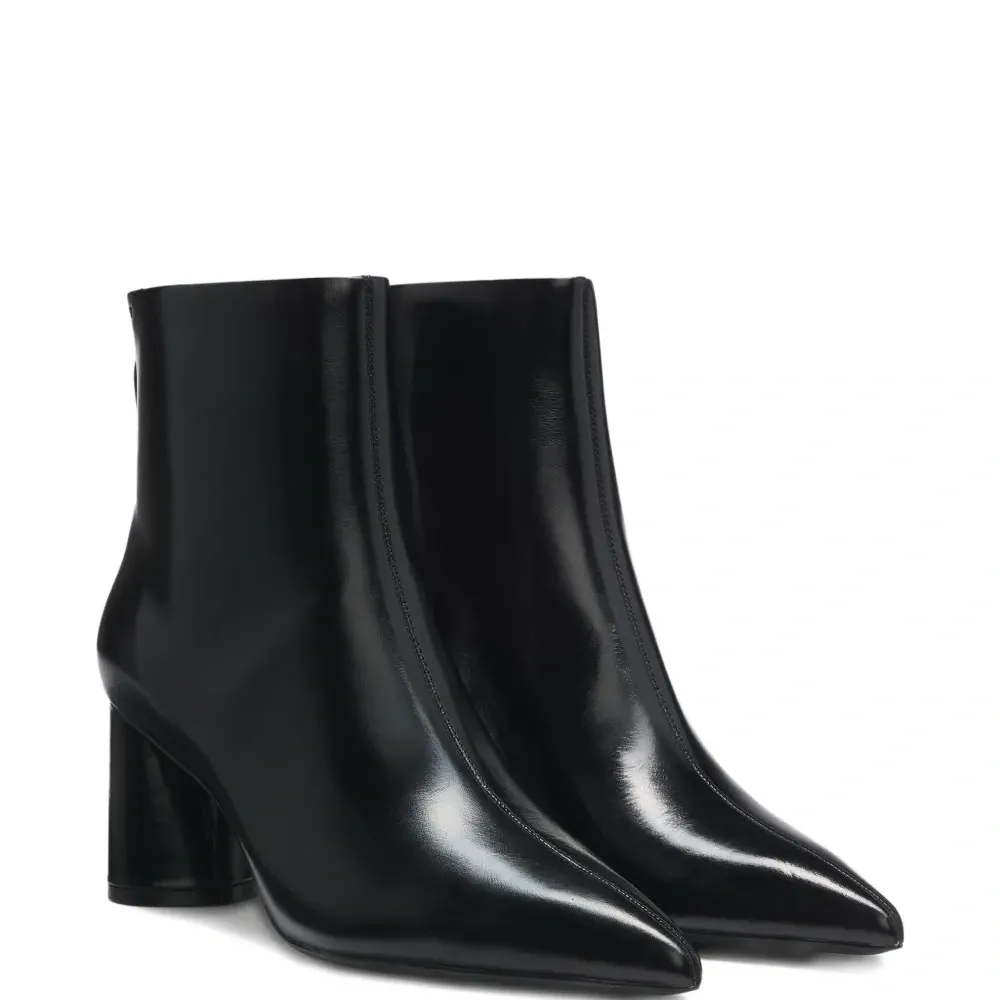 Ботинки на блочном каблуке с заостренным носком