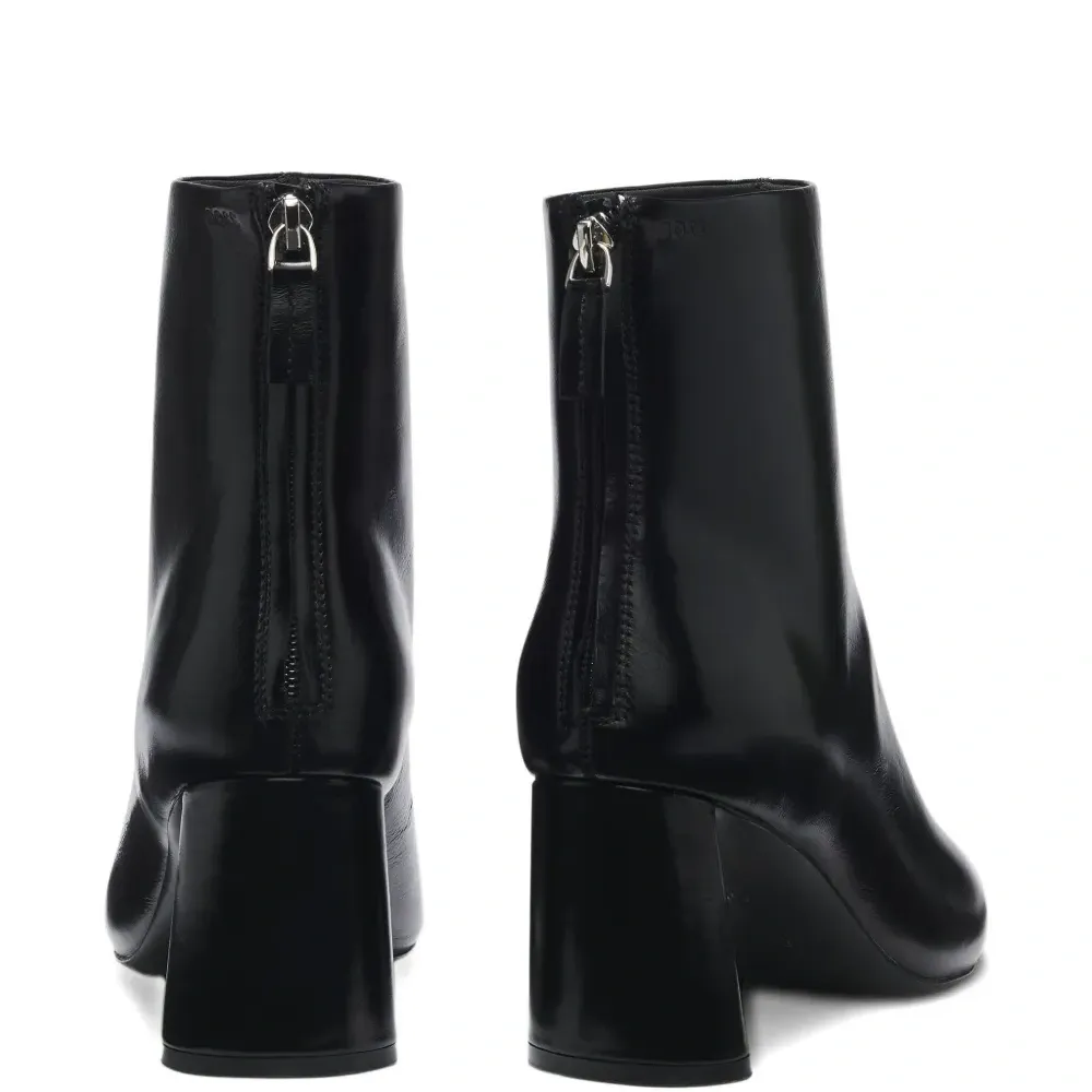 Ботинки на блочном каблуке с заостренным носком