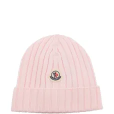 Трикотажная шапка в рубчик