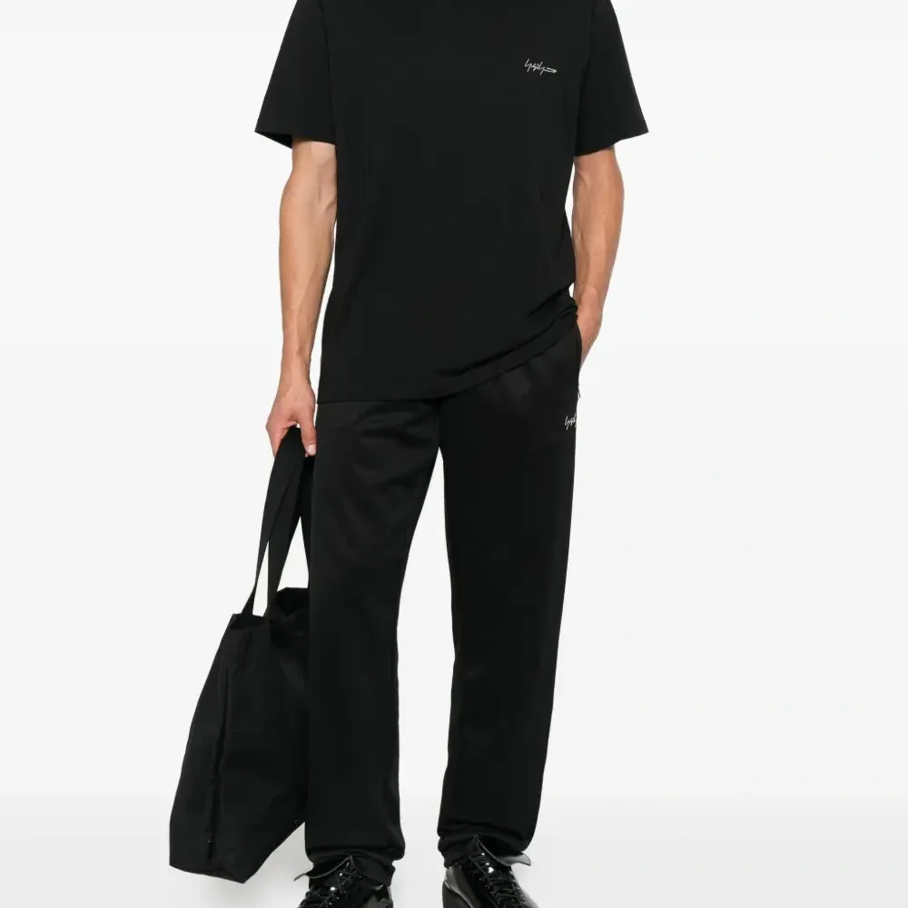 Футболка с логотипом