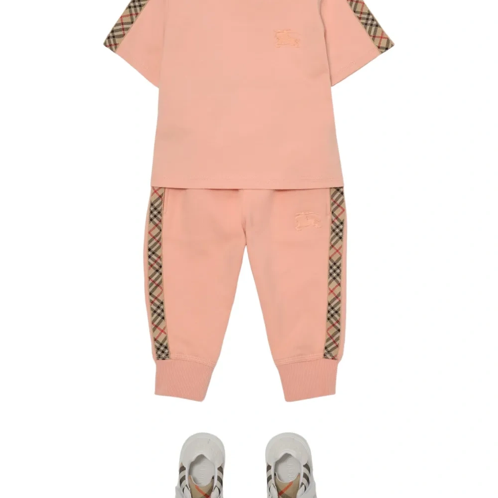 Футболка с вышивкой